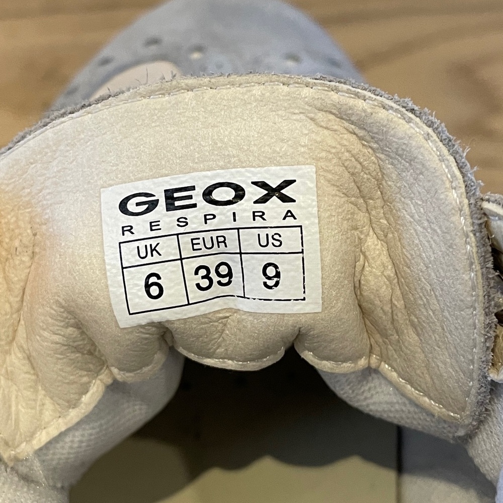 Geox Respira Women’s Suede Sneakers Size 9 - Picture 8 of 8